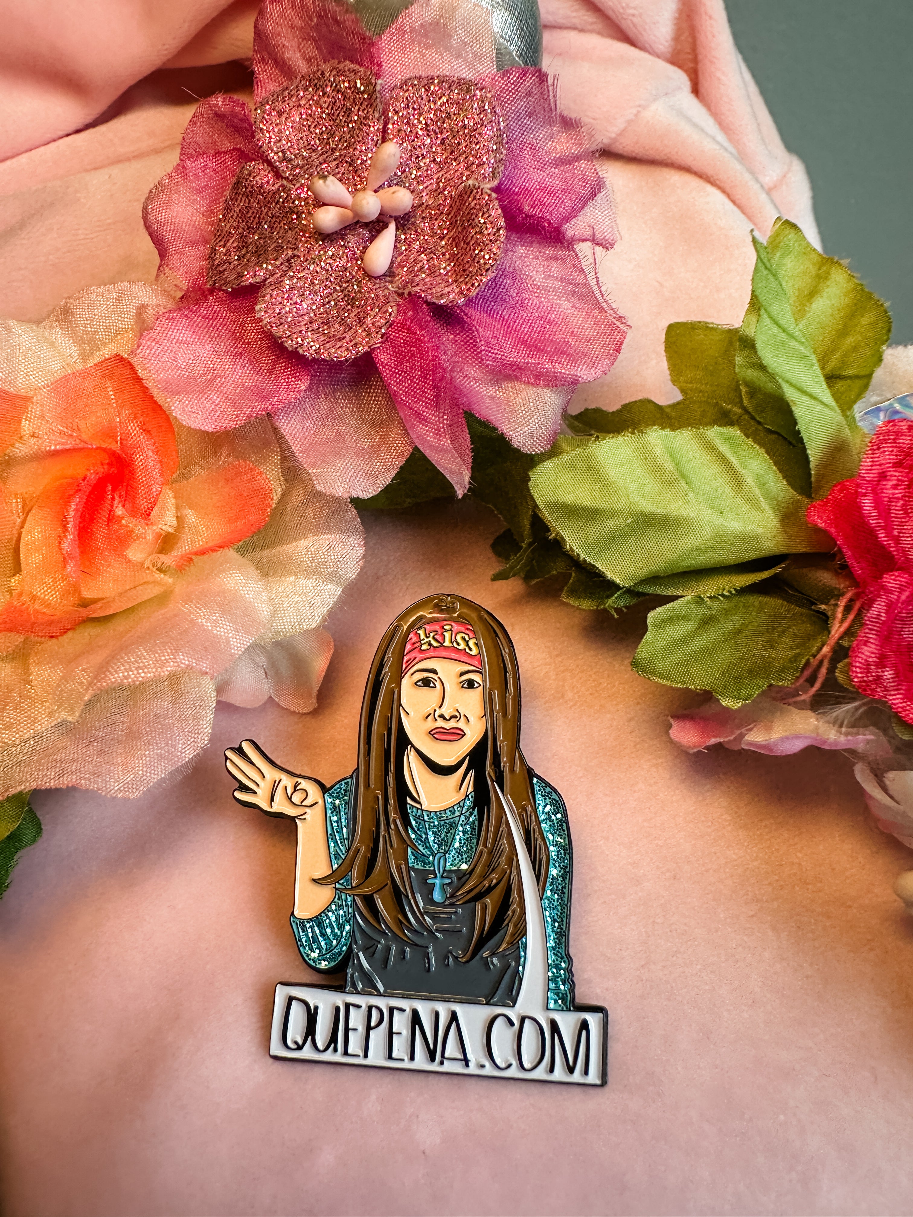 Laritza “QuePena.com” Enamel Pin – Limited Edition